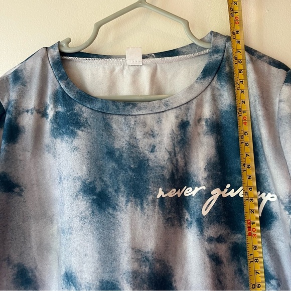 🌼 5/$25 Girls Blue Tie Dye “Never Give Up” Graphic Short Sleeve T-Shirt Size 6-7 - Picture 6 of 10